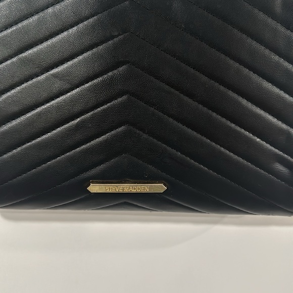 ⭐️SOLD⭐️
Steve Madden Black and Gold Crossbody - Picture 7 of 14